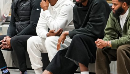 亚历山大叔叔！亚历山大和保罗一同观战保罗儿子CP4的比赛！