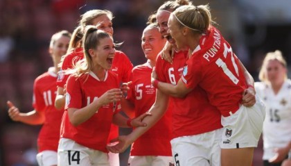 体育娱乐-【女足欧洲杯】米德3球 英格兰8比0挪威创多项纪录